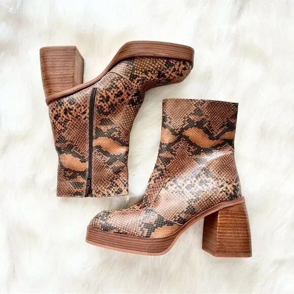 NIB Free People Ruby Platform Ankle Boots in Brown Snake Size 40 (9.5) - Picture 5 of 9